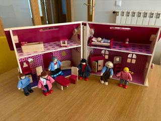 Casita de muñecas de madera