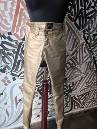 Vaqueros dorados Bershka T32