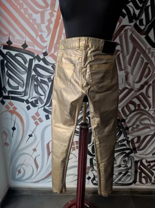 Vaqueros dorados Bershka T32