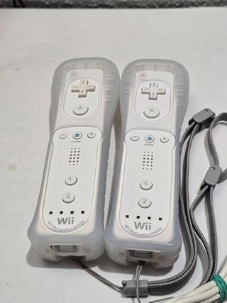 2 controller + 2 nunchuk bianco Wii con Motion