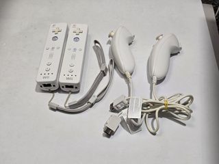 2 controller Nintendo Wii + 2 nunchuk bianco