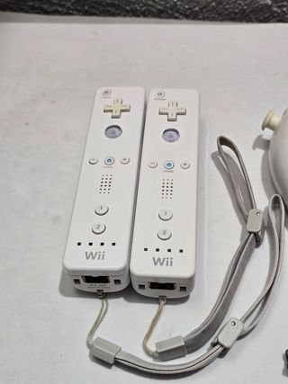 2 controller Nintendo Wii + 2 nunchuk bianco
