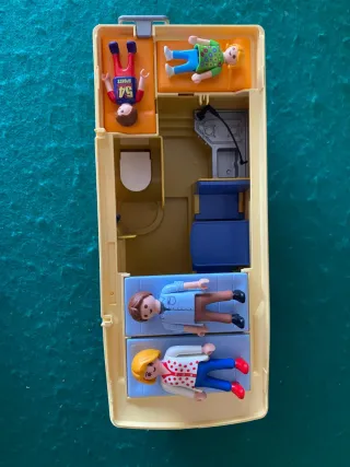 Caravana Playmobil con familia