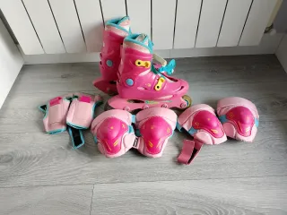 Pattini rosa con protezioni