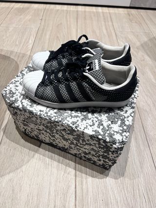 Zapatillas Adidas Superstar Negras y Blancas