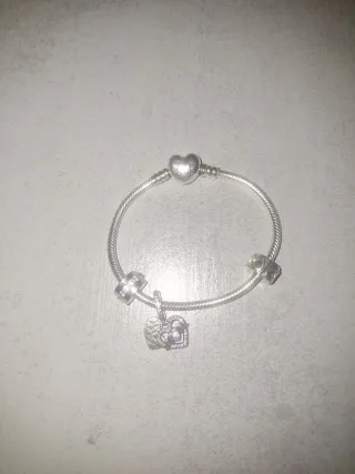Pulsera Pandora Corazón y Abalorios Escucho oferta