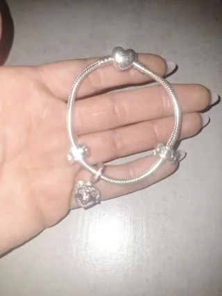 Pulsera Pandora Corazón y Abalorios Escucho oferta