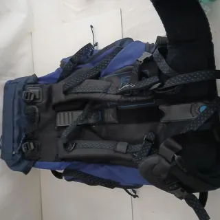 Mochila 70L Azul y Negra