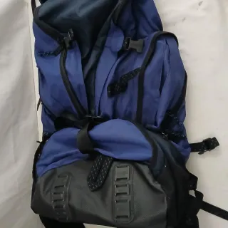 Mochila 70L Azul y Negra