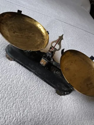 Bilancia antica 'VULCAN' in ferro con piatti 5 kg