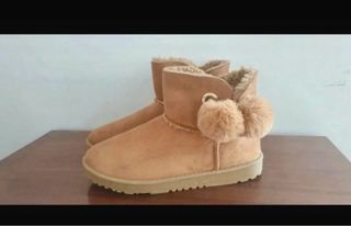 Botines beige pompón talla 39