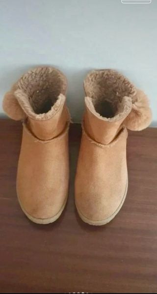 Botines beige pompón talla 39