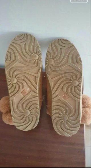 Botines beige pompón talla 39