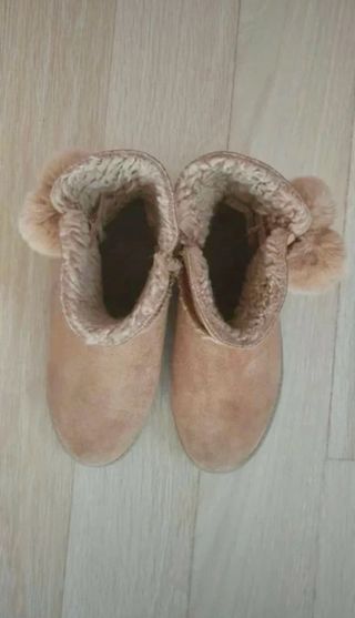 Botines beige pompón talla 39