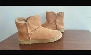 Botines beige pompón talla 39