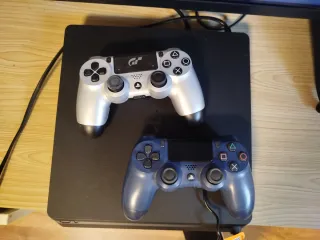 Consola PS4 Slim 1TB + 2 comandi + 5 giochi