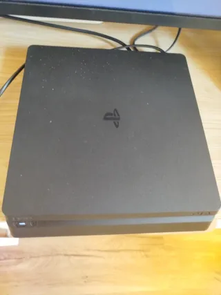 Consola PS4 Slim 1TB + 2 comandi + 5 giochi