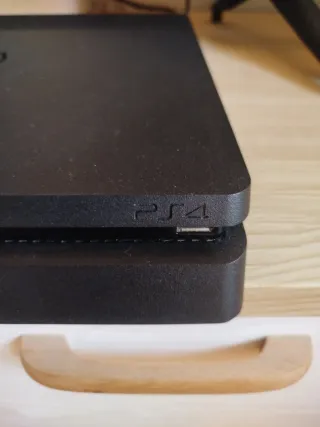 Consola PS4 Slim 1TB + 2 comandi + 5 giochi