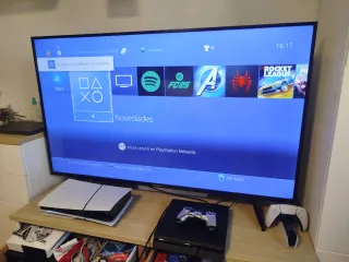 Consola PS4 Slim 1TB + 2 comandi + 5 giochi