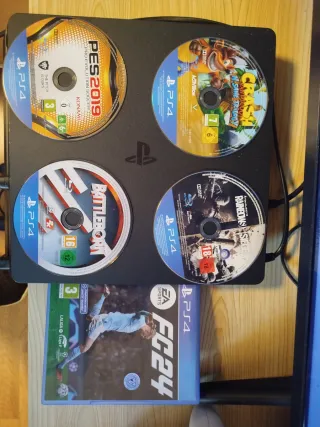 Consola PS4 Slim 1TB + 2 comandi + 5 giochi