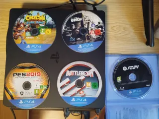 Consola PS4 Slim 1TB + 2 comandi + 5 giochi