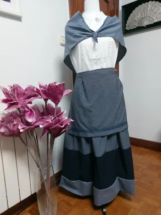 Traje de casera largo gris y negro