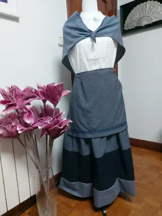 Traje de casera largo gris y negro