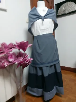 Traje de casera largo gris y negro