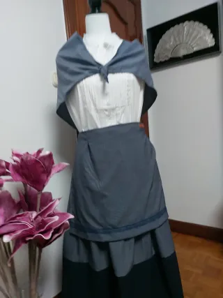 Traje de casera largo gris y negro