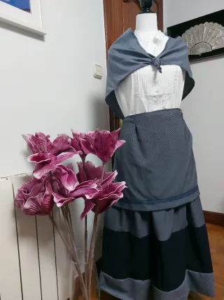 Traje de casera largo gris y negro