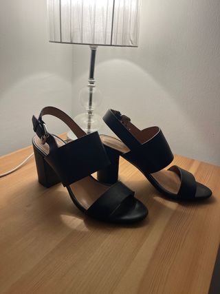 Tacones negros de & Other Stories