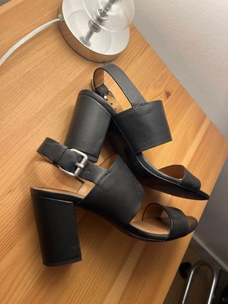 Tacones negros de & Other Stories