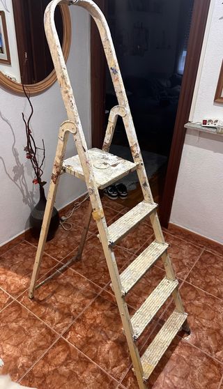 Escalera de pintor plegable