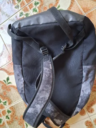 Mochila Adidas Camuflaje Gris y Negra