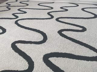 Alfombra IKEA Blanca y Negra