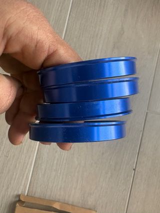 Centradores de llanta metálicos azules