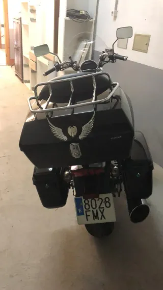 Moto Hyosung Aquila Negra GV650