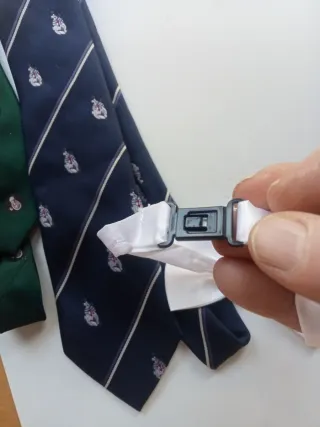 Corbatas y pajarita blanca