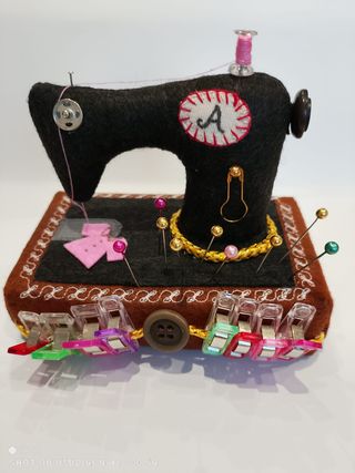 Alfiletero Máquina Coser Negra y Marrón