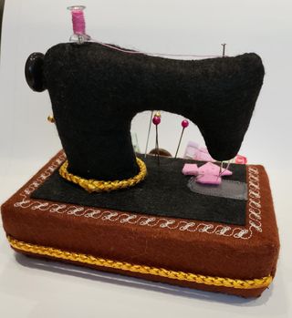 Alfiletero Máquina Coser Negra y Marrón