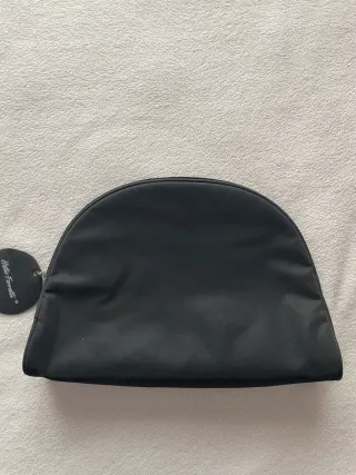 Neceser negro con adorno de mariquita