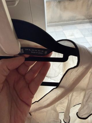 Blusa Zara Beige con Volantes Negros