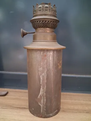 Quinqué antiguo de latón