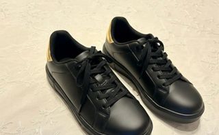 Scarpe unisex nere e oro