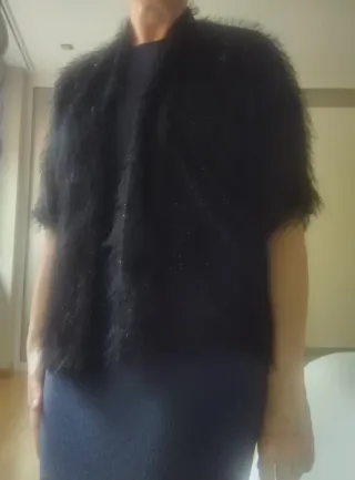 Chaqueta negra con detalles brillantes