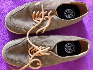 Zapatos Element niño marrón/blanco remate naranja