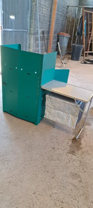 Mueble de cocina metálico