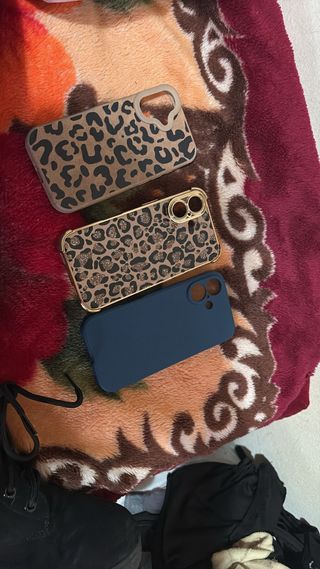 vendo 3 fundas iphone 16,no me gustan y las vendo