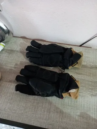 Guantes de esquí negros y beige