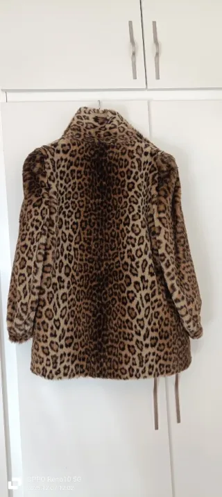 Abrigo leopardo pelo sintético